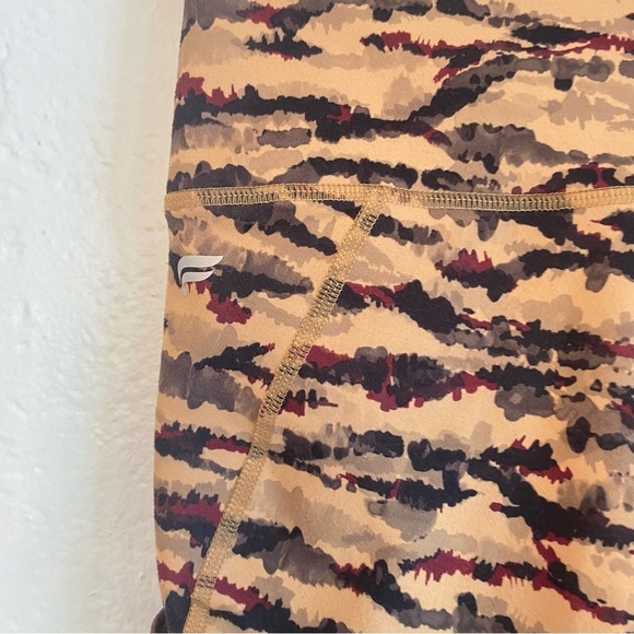 Fabletics powehold Brown and Black Patterned Leggings with pockets - Picture 6 of 7